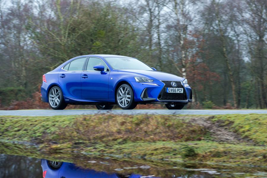  Lexus IS300h F-Sport 2016 года  (UK) (фото 7 из 17)